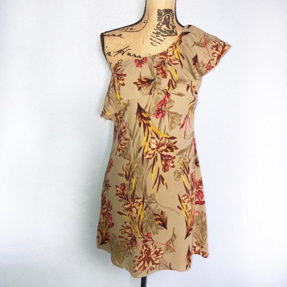 ASTR RUFFLE Marisol Dress - Picture 2 of 7